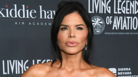 Lauren Sanchez puts on a busty display in low